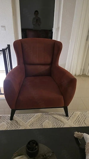 Dunkelroter Sessel