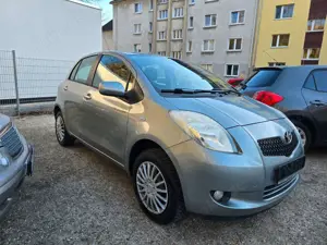 Toyota Yaris Bild 2