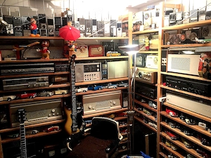 TRÖDEL AUFLÖSUNG 60er EL & AKKUST. MUSIKALIEN  50-70er Braun Radios Spielzeug Neoneklamen CB Synthis