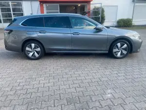 Volkswagen Passat Variant 2.0 TDI 110 kW Elegance Massage Bild 4