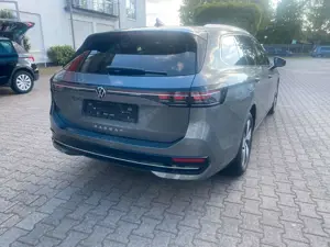 Volkswagen Passat Variant 2.0 TDI 110 kW Elegance Massage Bild 2