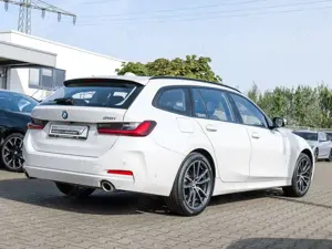 BMW 318 i Touring HuD+KZG+SHZ+Tempomat+Innovationspaket II Bild 2