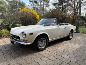 Fiat 124 Spider