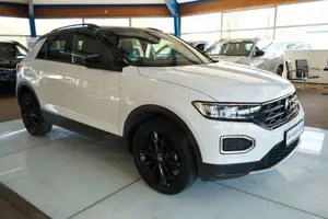 Volkswagen T-Roc Style AUTOMATIK / XENON / NAVI / 42TKM Bild 2