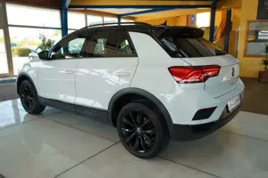 Volkswagen T-Roc Style AUTOMATIK / XENON / NAVI / 42TKM Bild 3