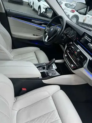 BMW 530 530d xDrive Touring Aut. Luxury Line Bild 4