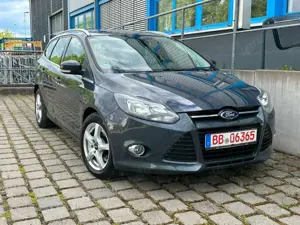 Ford Focus 1.6/TÜV NEU+TEMP.+AHK+KLIMA+PDC+SHZ