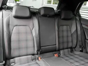 Volkswagen Golf GTI 2,0 l TSI OPF 195 kW (265 PS) 7-Gang-Do Bild 4