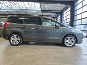 Peugeot 5008 ALLURE LEDER NAVI XENON SHZ PANO 7-SITZER Bild 4