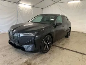 BMW iX 40 xDrive Sport 21" ACC HeadUp Pano CockpProf