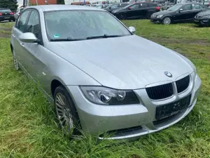 BMW 320 i Lim. Klimaautomatik Parkhilfe ERST LESEN! Bild 4