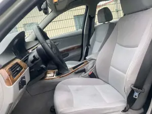 BMW 320 i Lim. Klimaautomatik Parkhilfe ERST LESEN! Bild 5