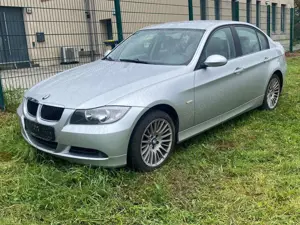 BMW 320 i Lim. Klimaautomatik Parkhilfe ERST LESEN!