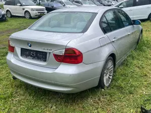 BMW 320 i Lim. Klimaautomatik Parkhilfe ERST LESEN! Bild 3