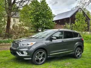 Ford Kuga Vignale 4x4*PANO*STANDHZG*KAMERA*LEDER*