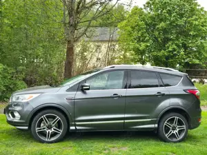 Ford Kuga Vignale 4x4*PANO*STANDHZG*KAMERA*LEDER*