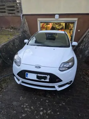 Ford Focus 2.0 EcoBoost ST mit Leder-Exclusiv-Paket