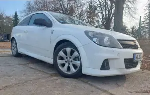 Opel Astra GTC 1.8 BlackWhite
