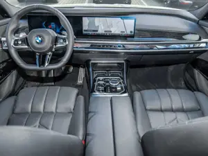BMW 740 d xDrive M Sport TV HUD PANO ACC 360°KAM RFK LM Bild 3