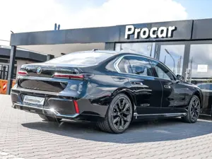 BMW 740 d xDrive M Sport TV HUD PANO ACC 360°KAM RFK LM Bild 2