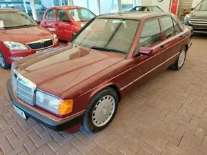 Mercedes-Benz 190 E Rosso Avantgarde Automatik Schiebedach Bild 3