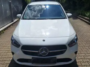 Mercedes-Benz B 180 7G-DCT Urban Kamera Navi Led Sitzheiz.Spur Packet Bild 3