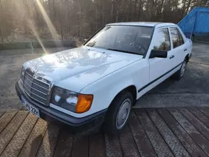 Mercedes-Benz E 200 E-Klasse D Mercedes-Benz W124 200 Diesel "Mopf 0" 69.000km AHK TÜV Neu 2028