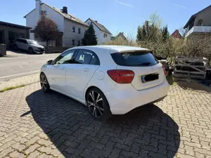 Mercedes-Benz A 180 (BlueEFFICIENCY) Urban
