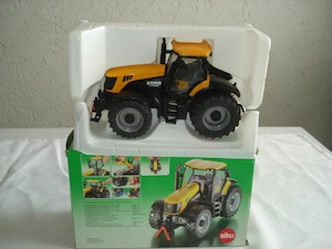 Siku 3267 JCB 8250 Traktor 1:32 mit OVP