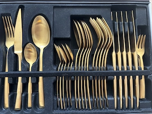  Besteckkasten goldfarben