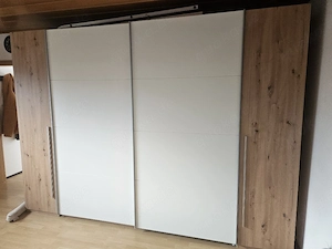 Kleiderschrank