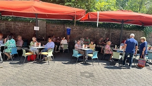 Wegen Geschäft Aufgabe komplett Einrichtung zu verkaufen, mit Terrasse Eislabor Sonnen Schirme und u