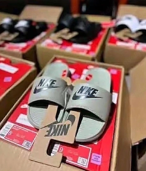 Nike Slides palettten verfügbar