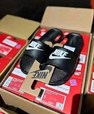 Nike Slides palettten verfügbar