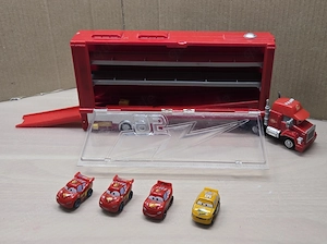 Disney Cars 2 Mack Transporter Micro Drifters mit 4 Autos
