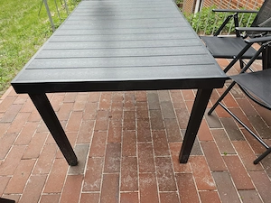 YITAHOME Garten-Esstisch   140 x 90 cm - WPC Platte und Alurahmen