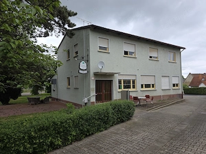 Zweizimmerwohnung z. B. an Mainzer Student oder Rentner mit direktem Bahnanschluß zu vermieten.