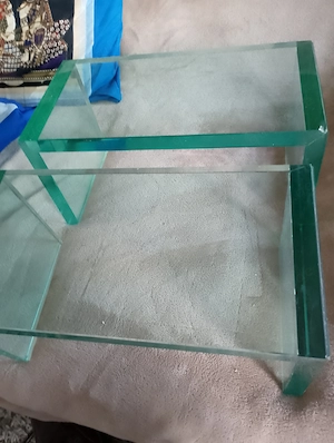 Kleine Glastischchen