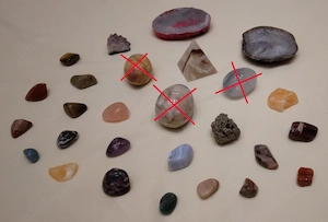 Heilsteinsammlung in diversen Größen und Formen