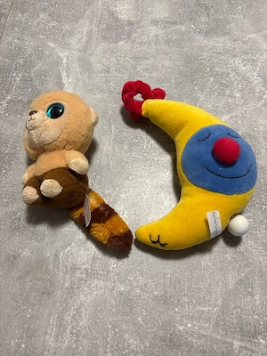 spiele uhr für babys und ein kuscheltier 