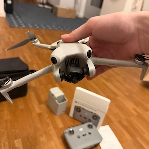 DJI Mini 4 Pro Drohne