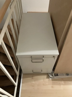 Rollcontainer mit drei Schubladen