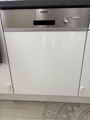 Moderne Einbauküche in Hochglanz-Weiß inkl. Elektrogeräten Bild 3