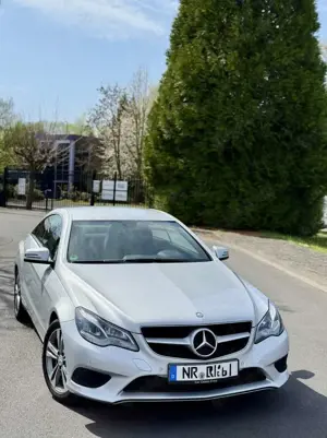 Mercedes-Benz E 200 Coupe Bild 2