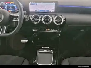 Mercedes-Benz A 180 A 180 AMG-LINE+/LED/KAMERA/SPURH./LENKRADHZG SHZ Bild 5