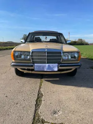 Mercedes-Benz 230