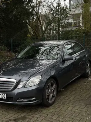 Mercedes-Benz E 220 CDI DPF BlueEFFICIENCY 7G-TRONIC