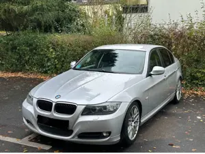 BMW 318 BMW E90 Limousine – Gepflegt / Sportlich / TÜV Neu
