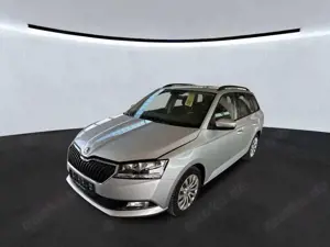 Skoda Fabia Combi/NAVI/PDC/SHZ/NEBEL