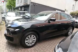 Maserati Levante Q4 Deutsch! 1.Hand Scheckheft! 360° Luft Bild 4